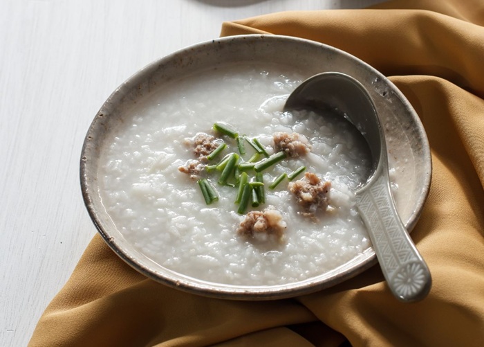 Bổ sung cháo mềm, loãng sau khi mổ tắc ruột