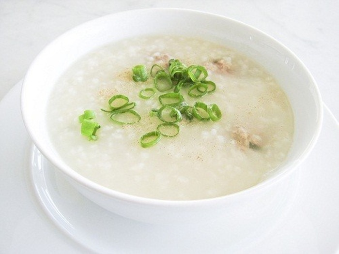 Ăn cháo loãng sau khi nội soi dạ dày để tránh tổn thương niêm mạc