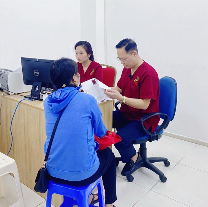 Chia sẻ cho bác sĩ rõ tình trạng bệnh lý, thuốc trước nội soi