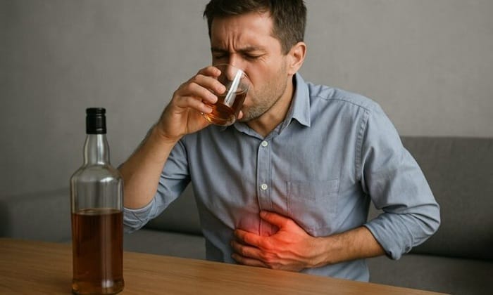 Dễ bị nóng rát vùng thượng vị là dấu hiệu điểm hình trào ngược dạ dày