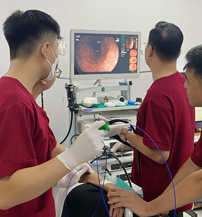 Nội soi để chuẩn đoán và can thiệp viêm trực tràng