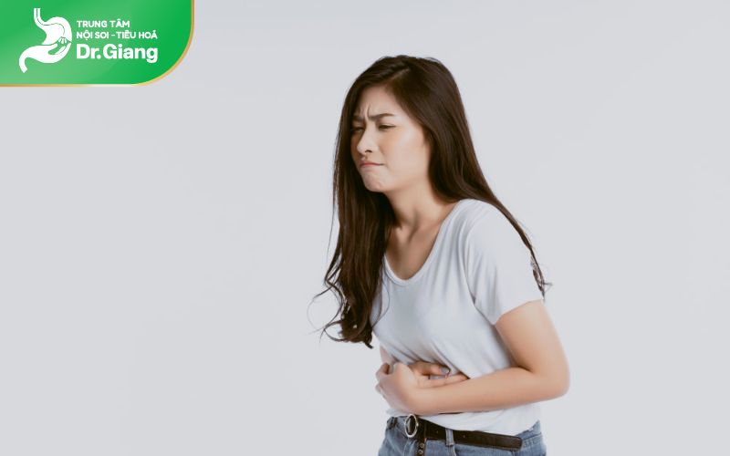 Những polyp lớn có thể gây ra cảm giác đau bụng âm ỉ trong nhiều ngày