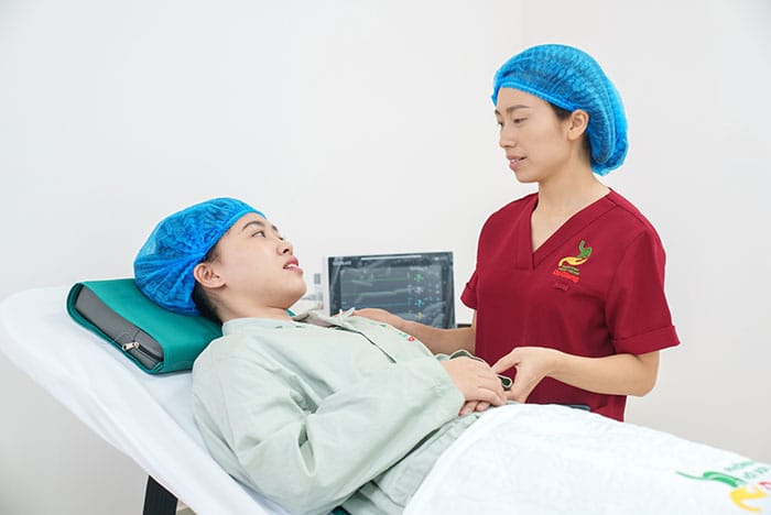 Khách hàng được theo dõi sát sao sau khi nội soi