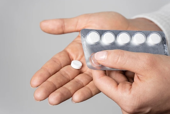 Dùng thuốc giảm đau để hạn chế đau và hồi phục cắt polyp nhanh chóng