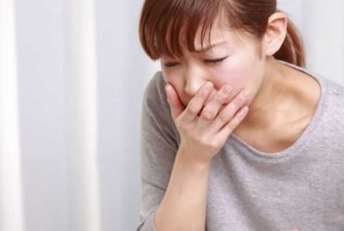 Nôn mửa nhiều là dấu hiệu viêm đại tràng nặng