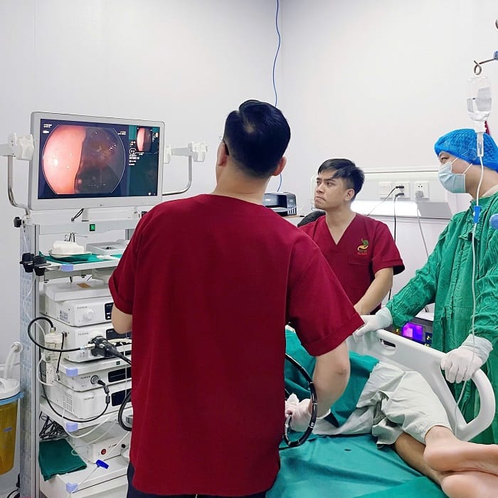 Nên thực hiện nội soi đại tràng, dạ dày định kỳ