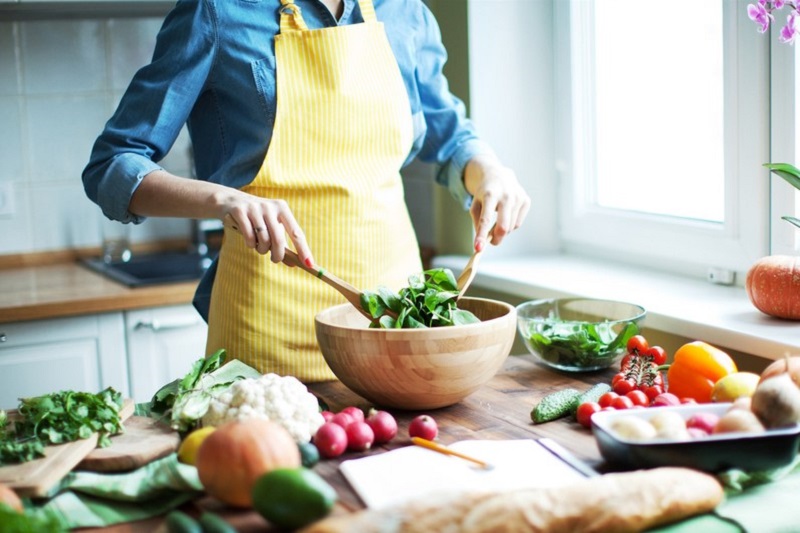 Ăn uống đầy đủ chất dinh dưỡng, tránh thực phẩm gây hại cho dạ dày
