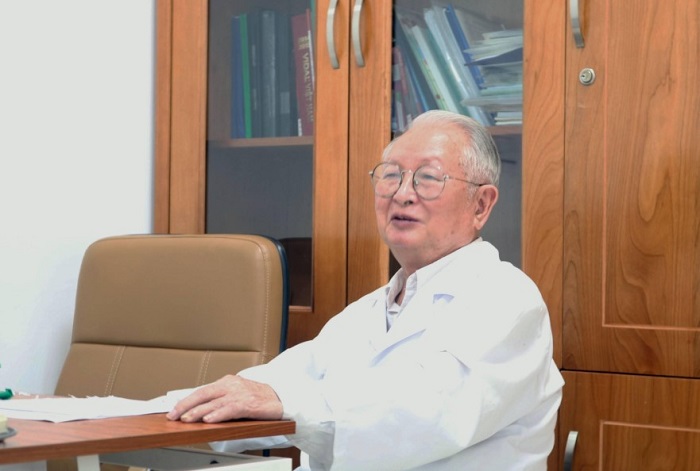 GS.TS. Nguyễn Khánh Trạch là bác sĩ nổi tiếng trong lĩnh vực tiêu hóa