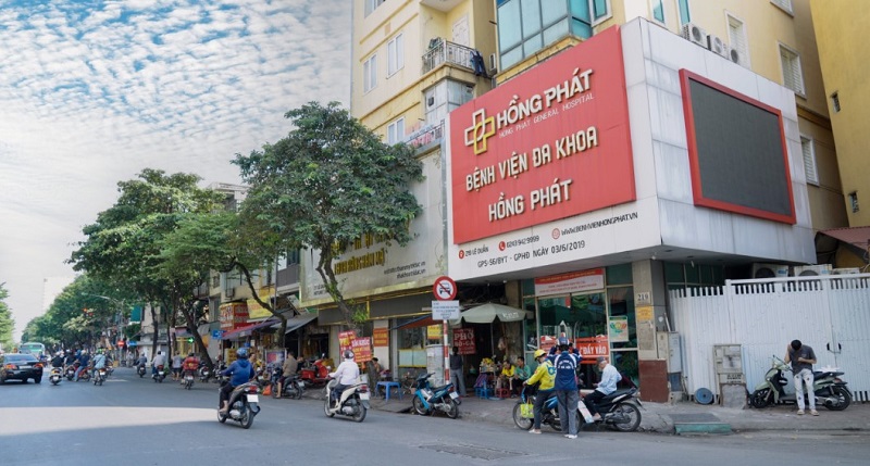Bệnh viện Đa khoa Hồng Phát nằm ở trung tâm thành phố